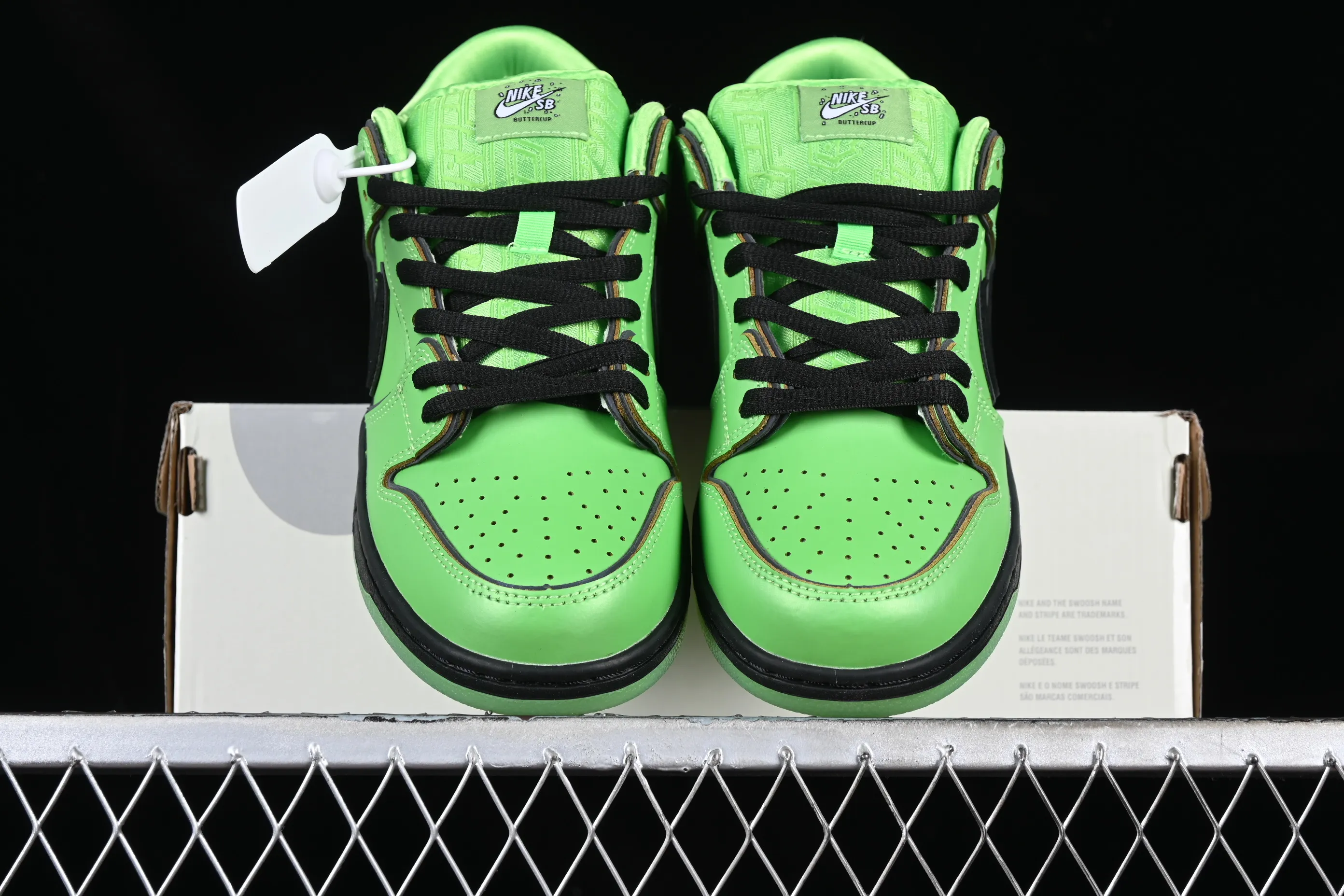 All categories Nk SB Dunk Series Nk SB Dunk Low low-top sneakers F version The Powerpuff Girls x Nk SB Dunk Low Powerpuff Girls joint model low-top casual sneakers FZ8319-300